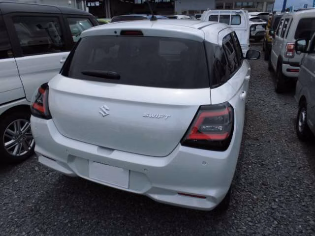 SUZUKI SWIFT