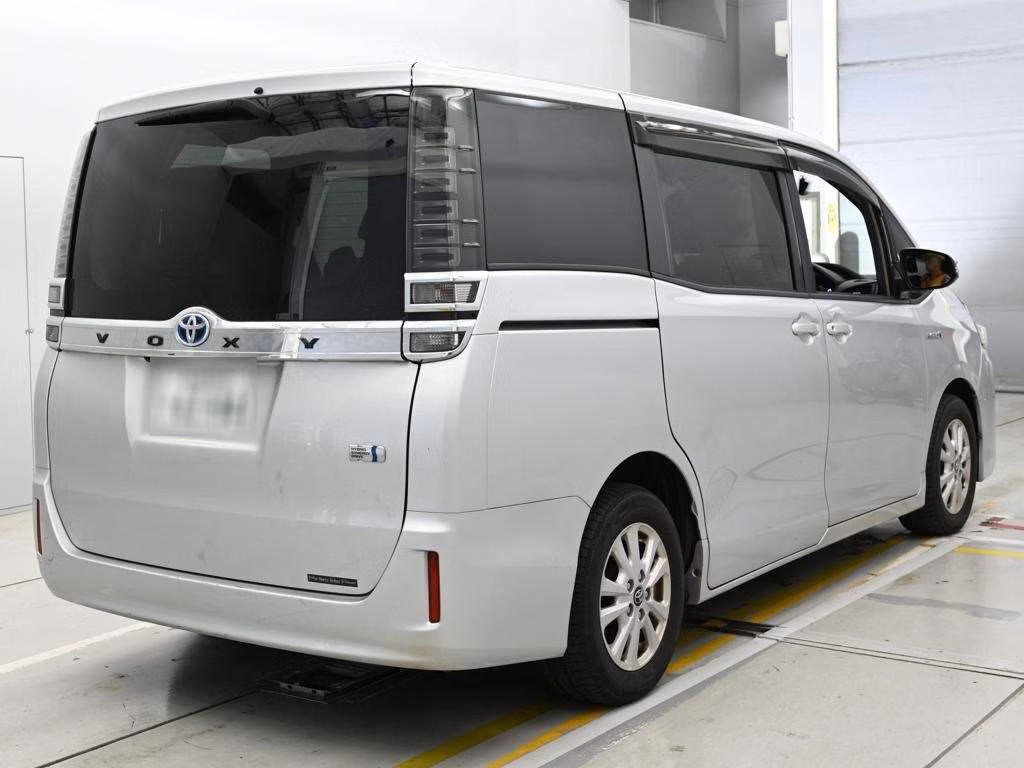 TOYOTA VOXY