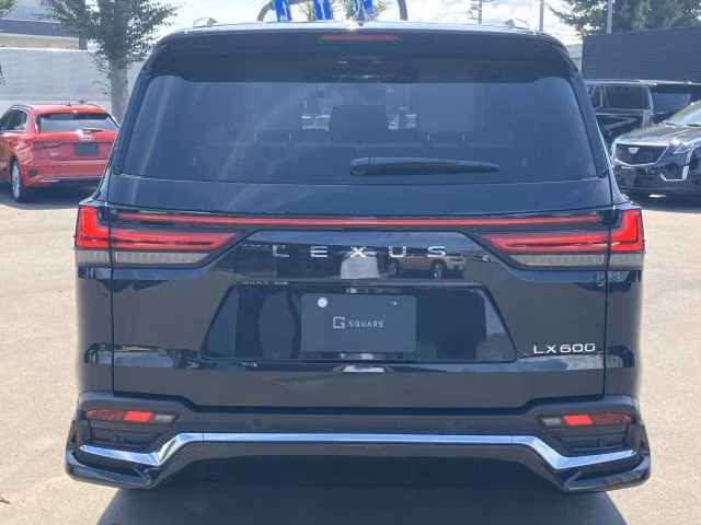 LEXUS LX600