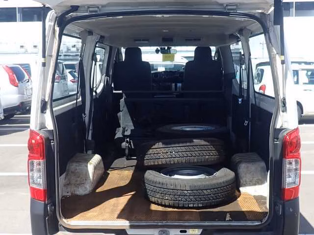 NISSAN NV350 CARAVAN