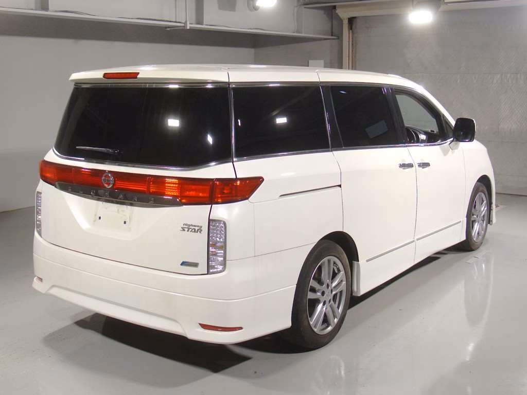 NISSAN ELGRAND