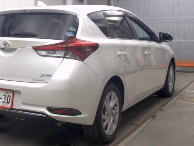 TOYOTA AURIS