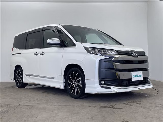 TOYOTA NOAH