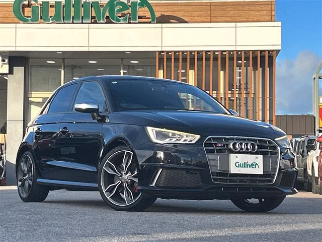AUDI S1