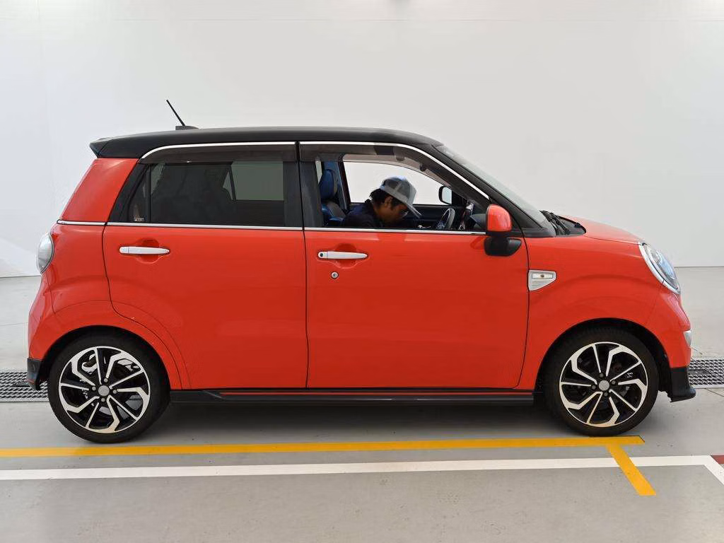 DAIHATSU CAST