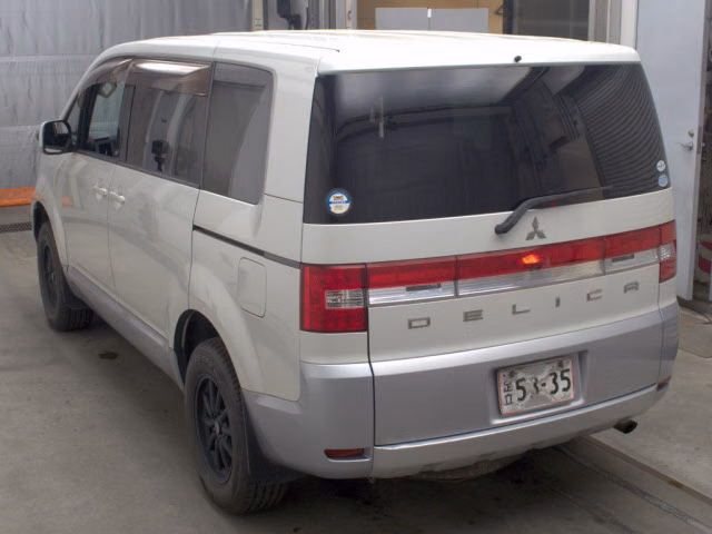 MITSUBISHI DELICA D:5