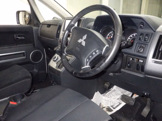 MITSUBISHI DELICA D:5