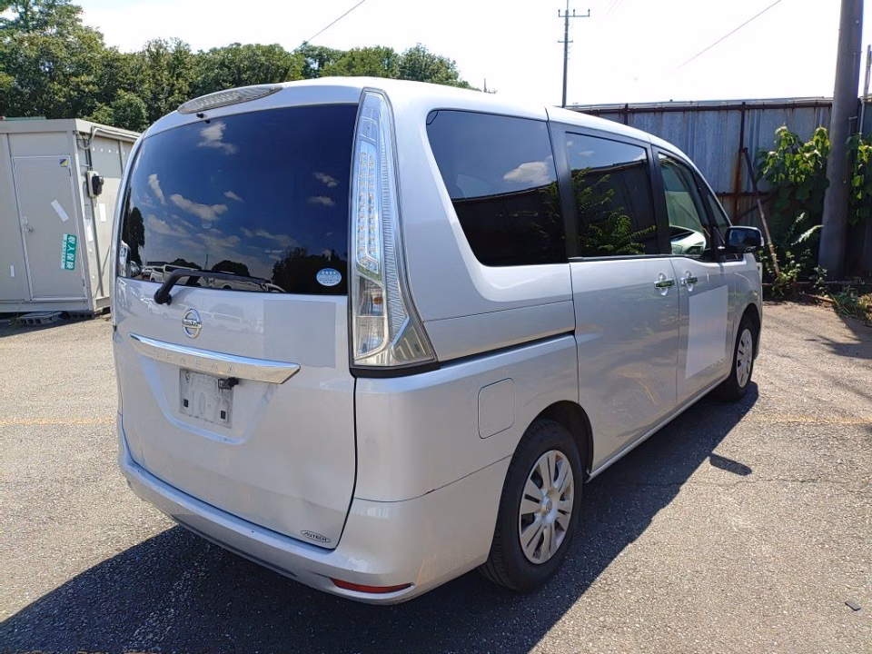 NISSAN SERENA