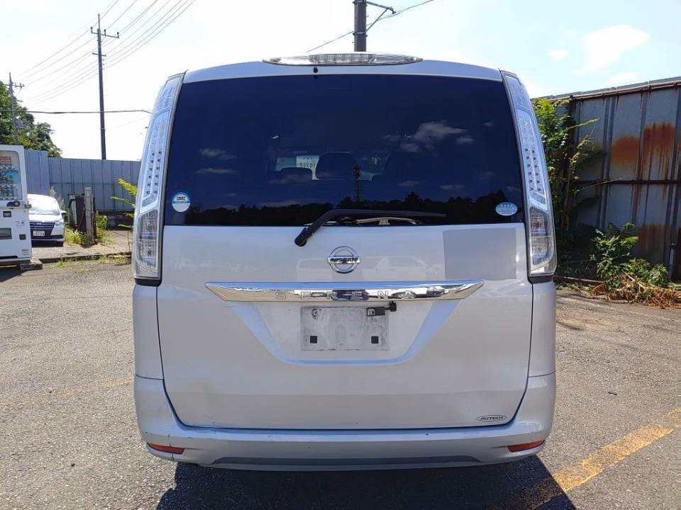 NISSAN SERENA