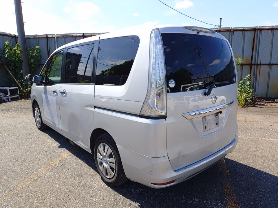 NISSAN SERENA