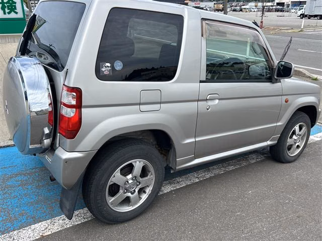 MITSUBISHI PAJERO MINI