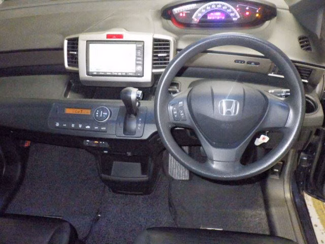 HONDA FREED SPIKE