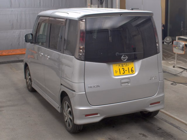 NISSAN ROOX