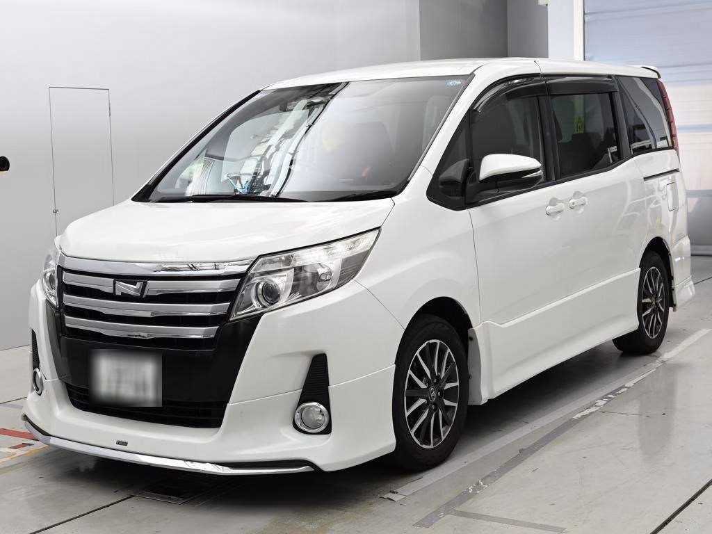 TOYOTA NOAH
