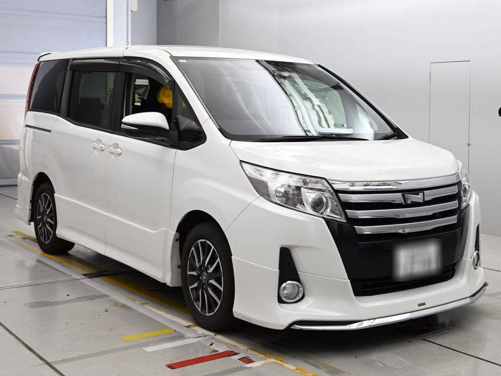 TOYOTA NOAH