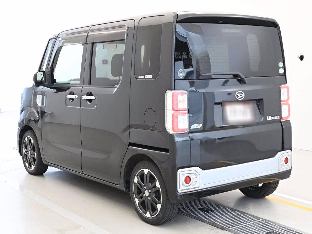 DAIHATSU WAKE
