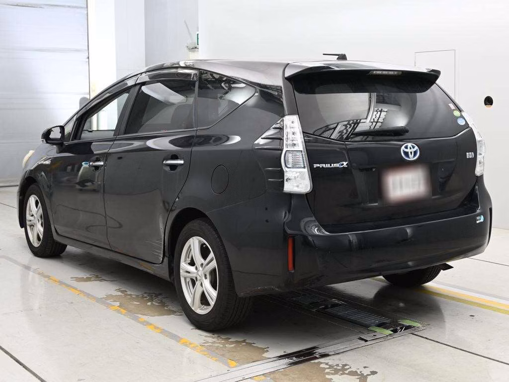 TOYOTA PRIUS ALPHA
