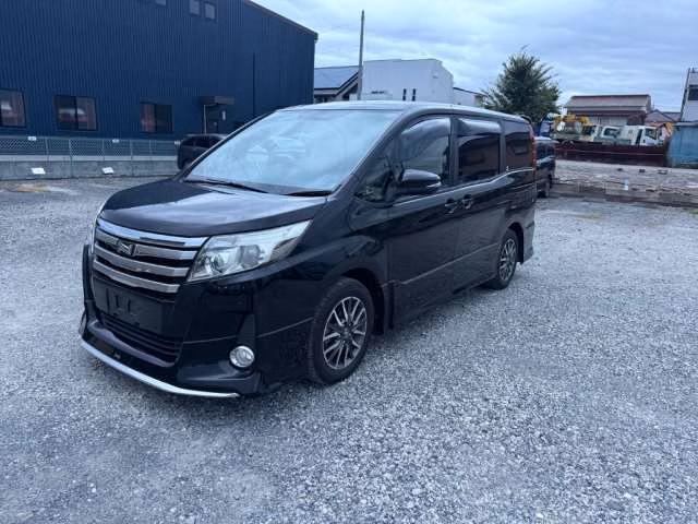 TOYOTA NOAH