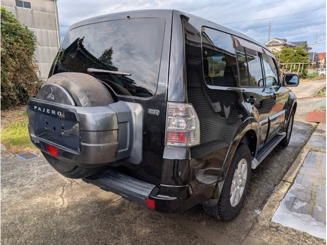 MITSUBISHI PAJERO