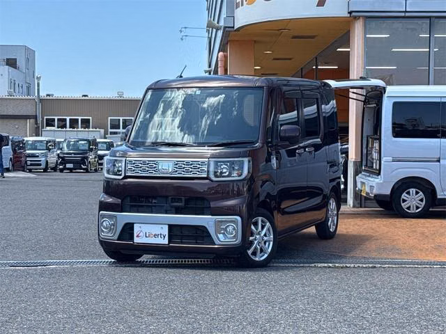 DAIHATSU WAKE