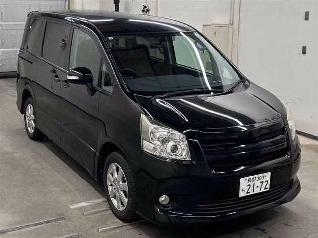 TOYOTA NOAH