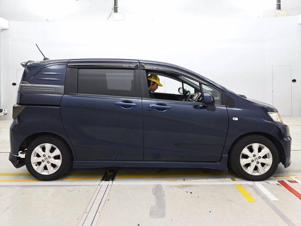 HONDA FREED SPIKE