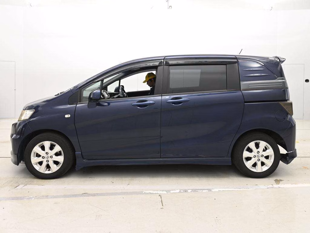 HONDA FREED SPIKE