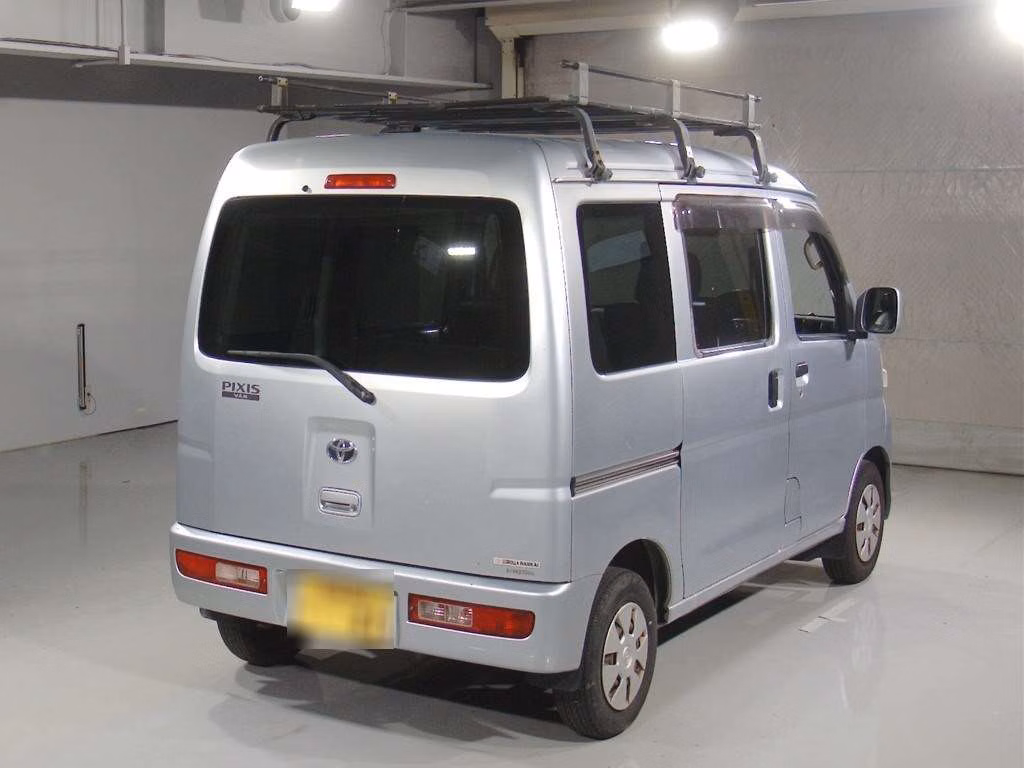 TOYOTA PIXIS VAN