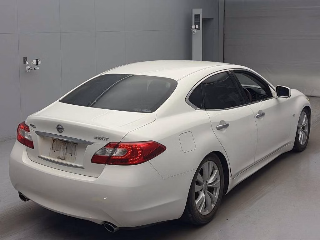 NISSAN FUGA