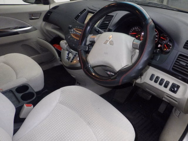 MITSUBISHI GRANDIS
