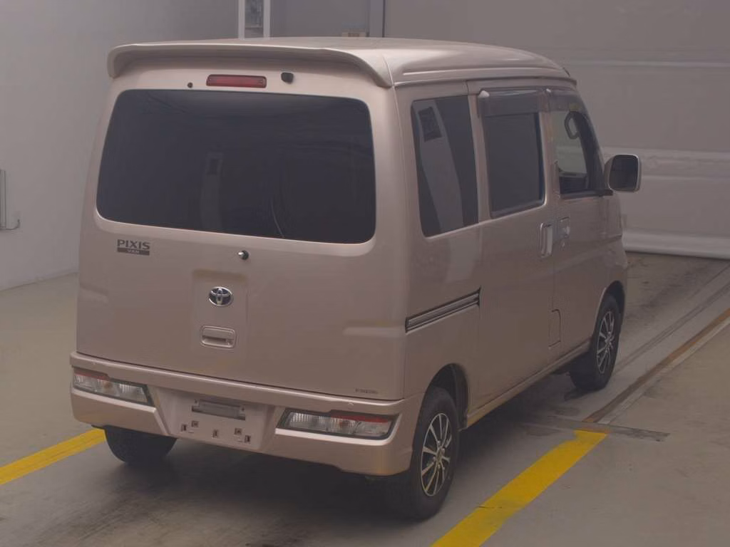 TOYOTA PIXIS VAN