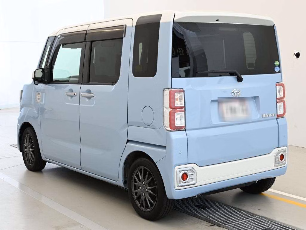 DAIHATSU WAKE