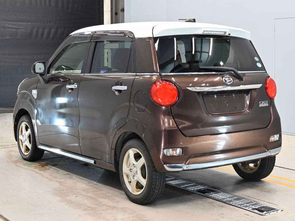 DAIHATSU CAST