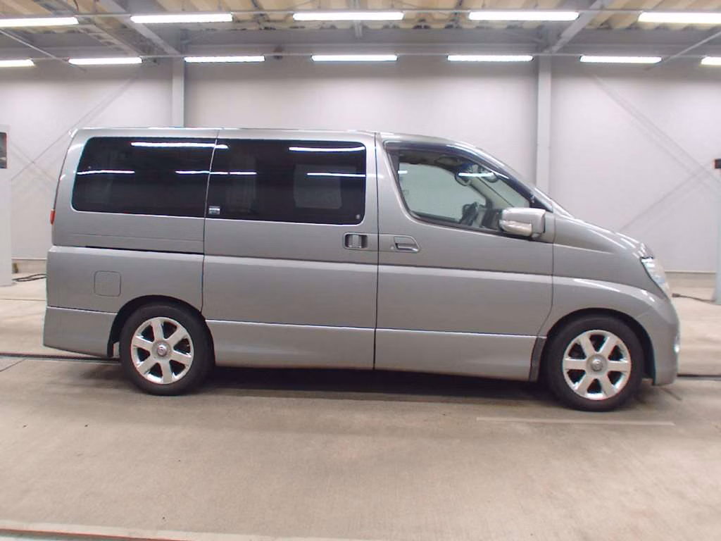 NISSAN ELGRAND