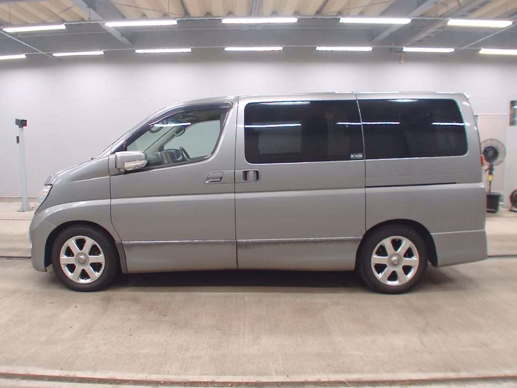 NISSAN ELGRAND