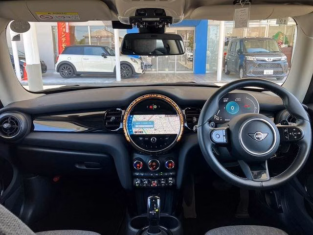 MINI HATCH