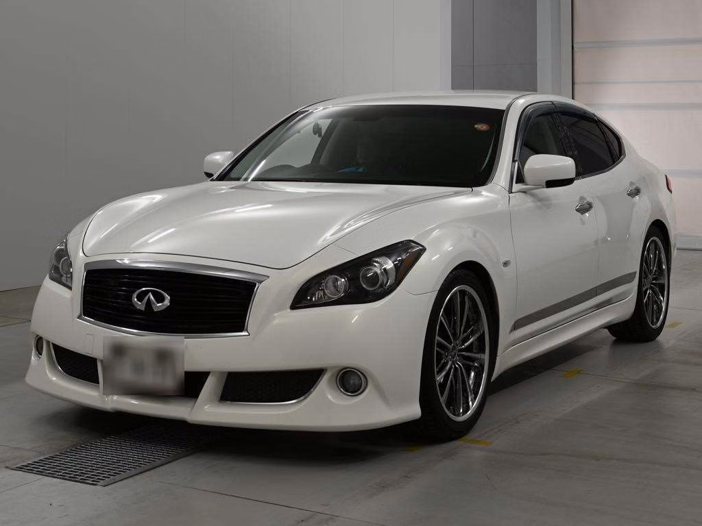 NISSAN FUGA