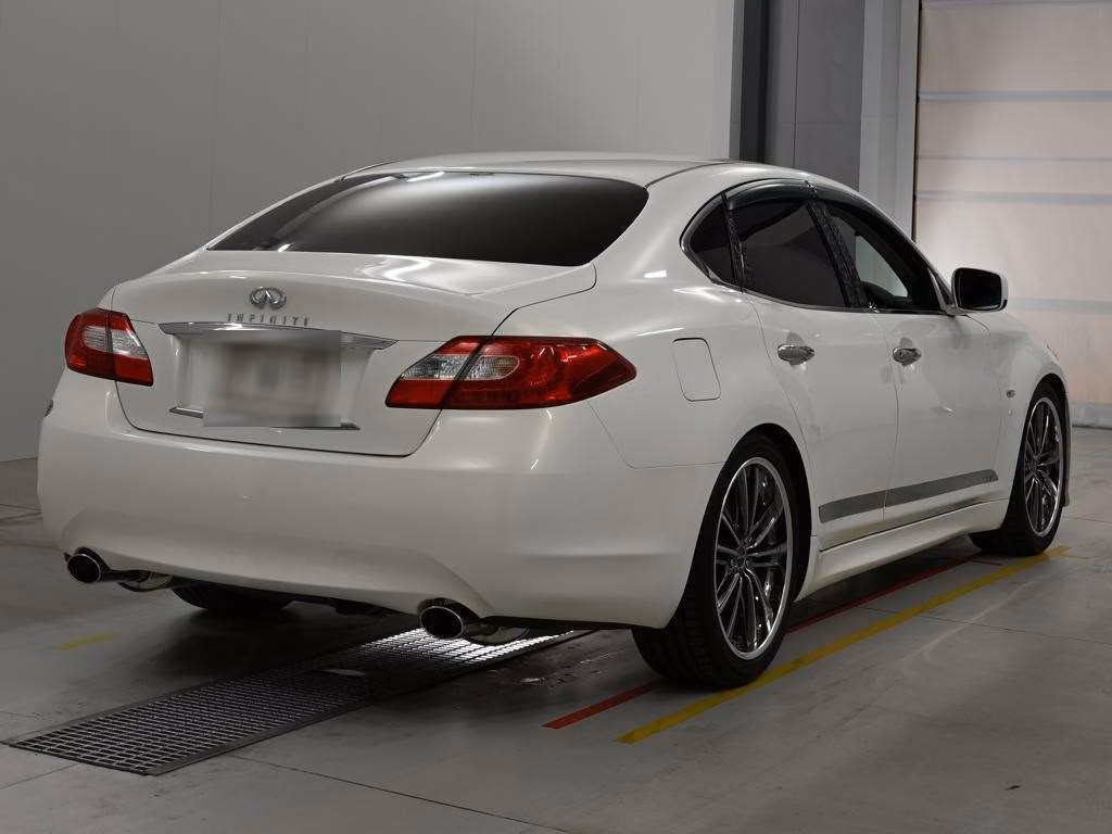 NISSAN FUGA