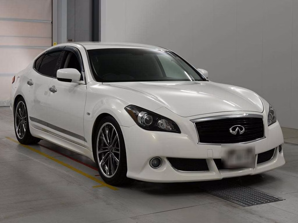 NISSAN FUGA