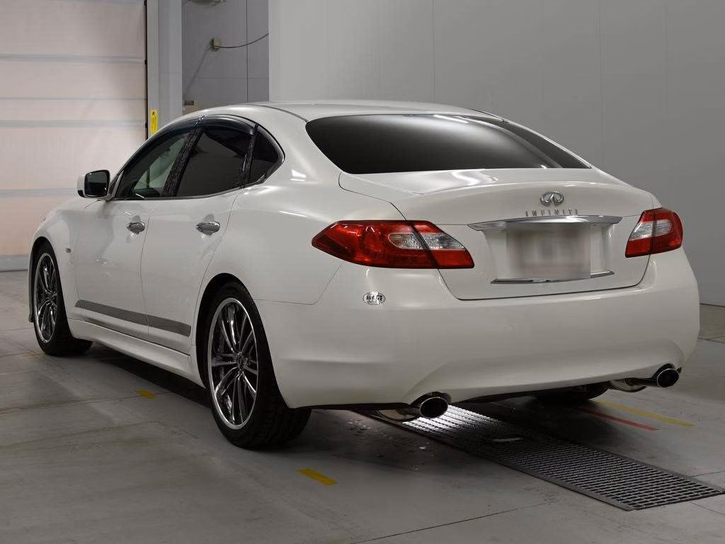NISSAN FUGA