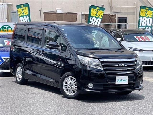 TOYOTA NOAH