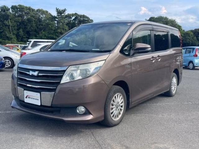 TOYOTA NOAH