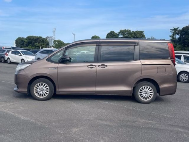 TOYOTA NOAH