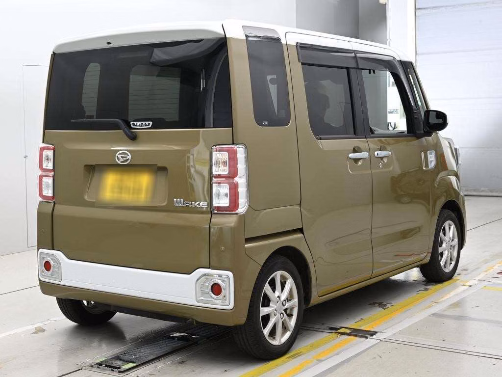 DAIHATSU WAKE
