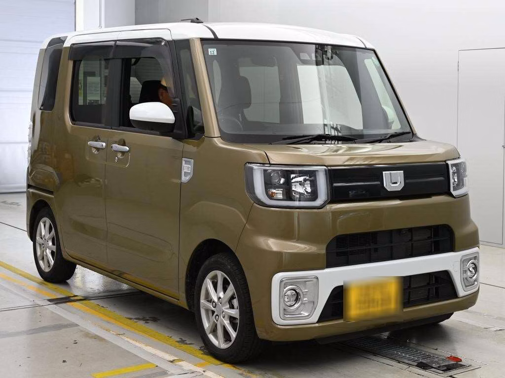 DAIHATSU WAKE