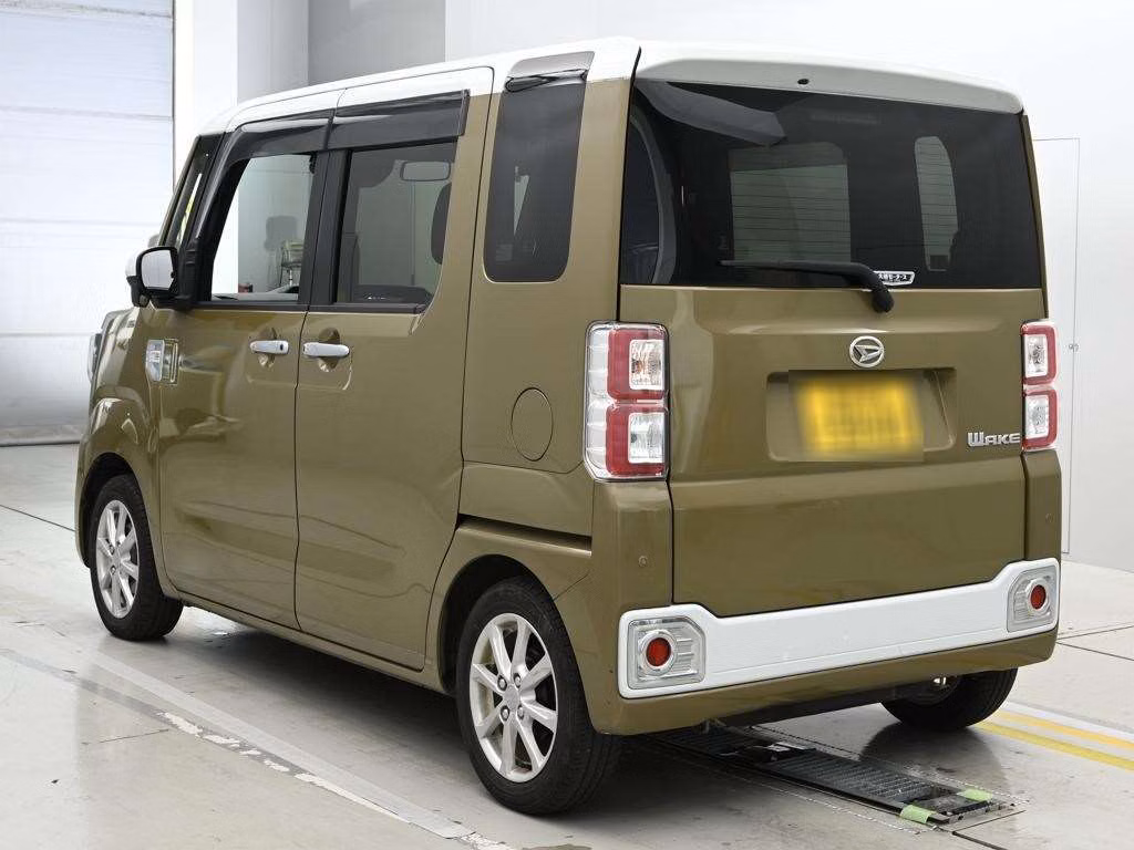 DAIHATSU WAKE
