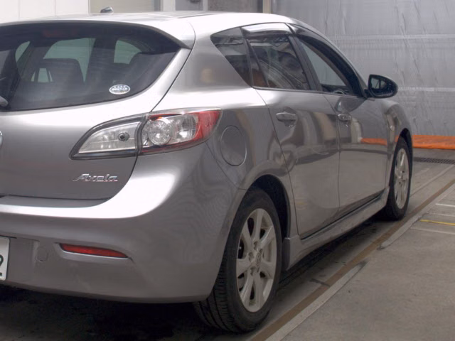 MAZDA AXELA