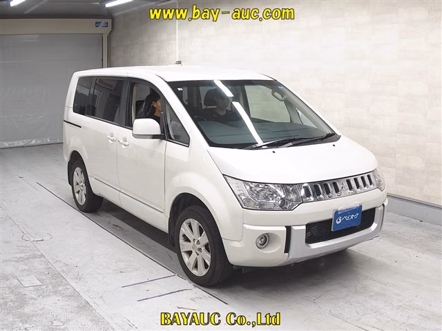 MITSUBISHI DELICA D:5