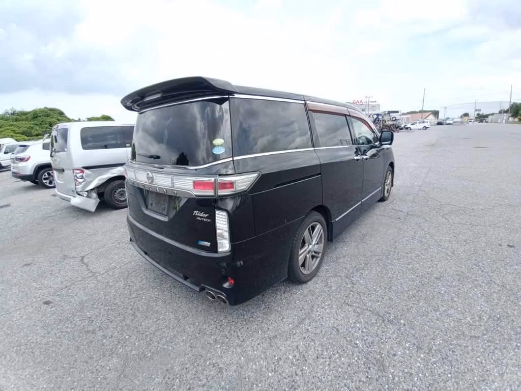 NISSAN ELGRAND