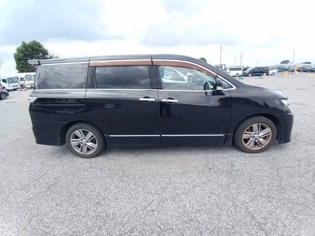 NISSAN ELGRAND